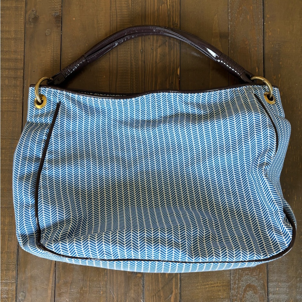 AME & LULU Active Lifestyle Hobo Tote Athletic Bag - Picture 2 of 8